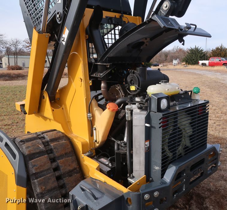 image for item GD9936 2015 John Deere 333E skid steer