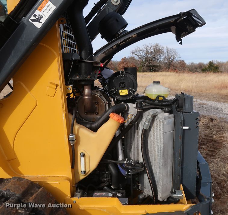 image for item GD9936 2015 John Deere 333E skid steer
