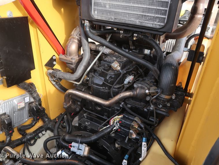 image for item GD9936 2015 John Deere 333E skid steer