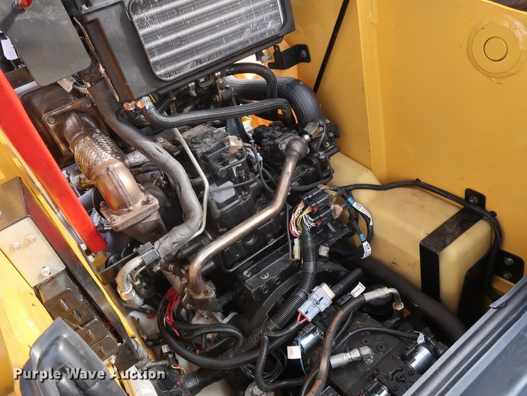 image for item GD9936 2015 John Deere 333E skid steer