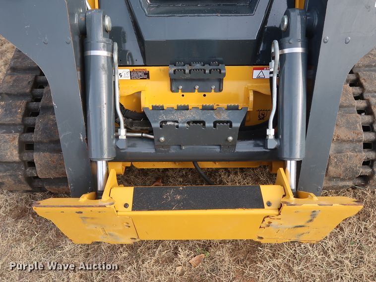 image for item GD9936 2015 John Deere 333E skid steer