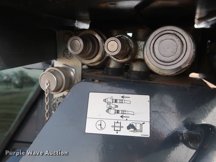 image for item GD9936 2015 John Deere 333E skid steer