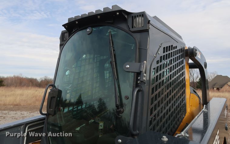 image for item GD9936 2015 John Deere 333E skid steer