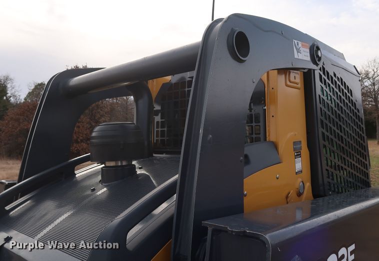 image for item GD9936 2015 John Deere 333E skid steer