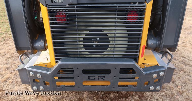 image for item GD9936 2015 John Deere 333E skid steer