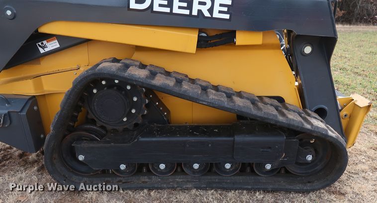 image for item GD9936 2015 John Deere 333E skid steer