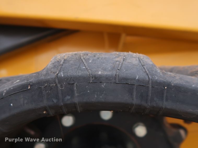 image for item GD9936 2015 John Deere 333E skid steer