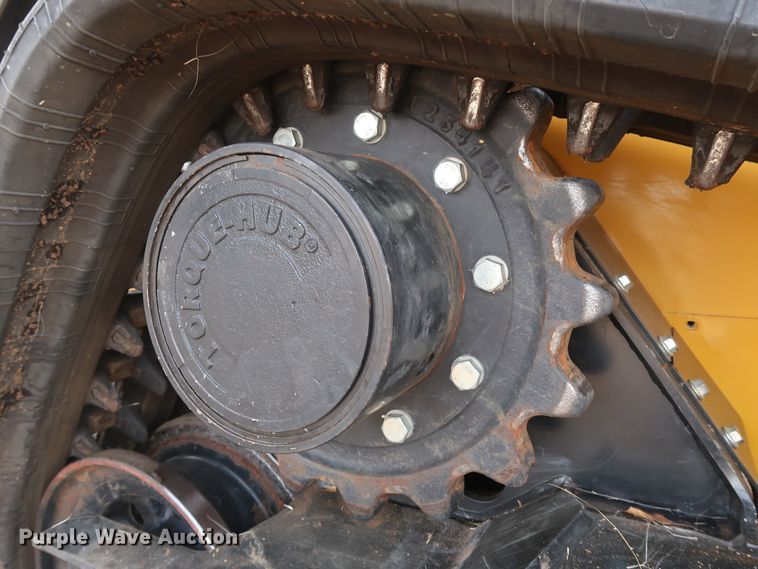 image for item GD9936 2015 John Deere 333E skid steer