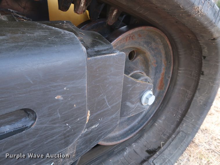 image for item GD9936 2015 John Deere 333E skid steer