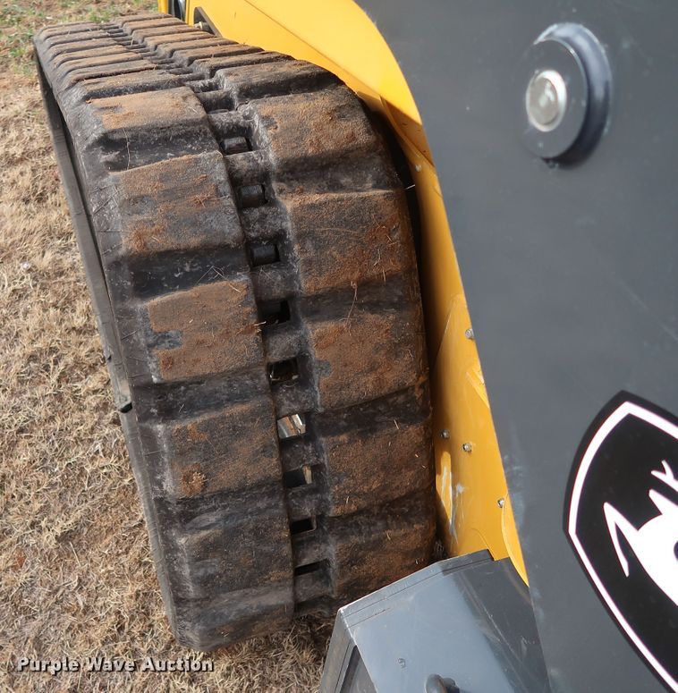 image for item GD9936 2015 John Deere 333E skid steer