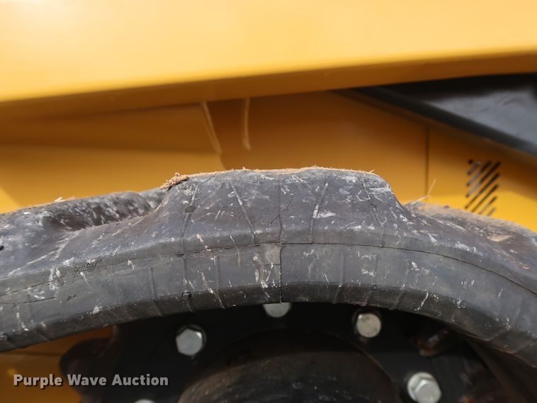 image for item GD9936 2015 John Deere 333E skid steer