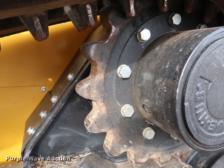 image for item GD9936 2015 John Deere 333E skid steer