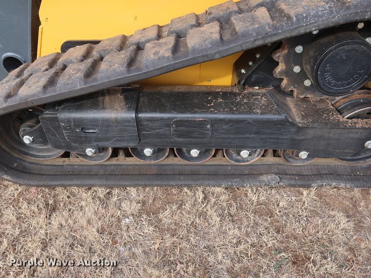 image for item GD9936 2015 John Deere 333E skid steer