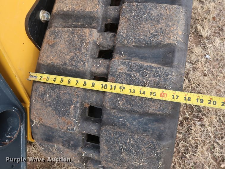 image for item GD9936 2015 John Deere 333E skid steer