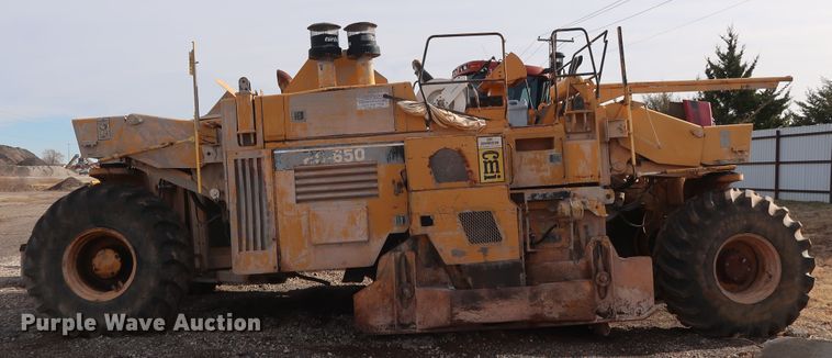 image for item GD9942 1995 CMI RS-650 reclaimer