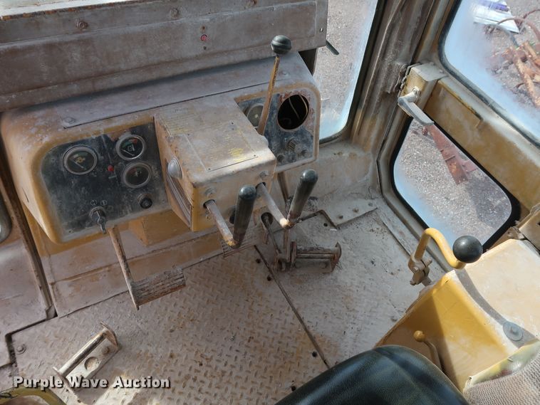 image for item GD9945 1984 Caterpillar D6D dozer