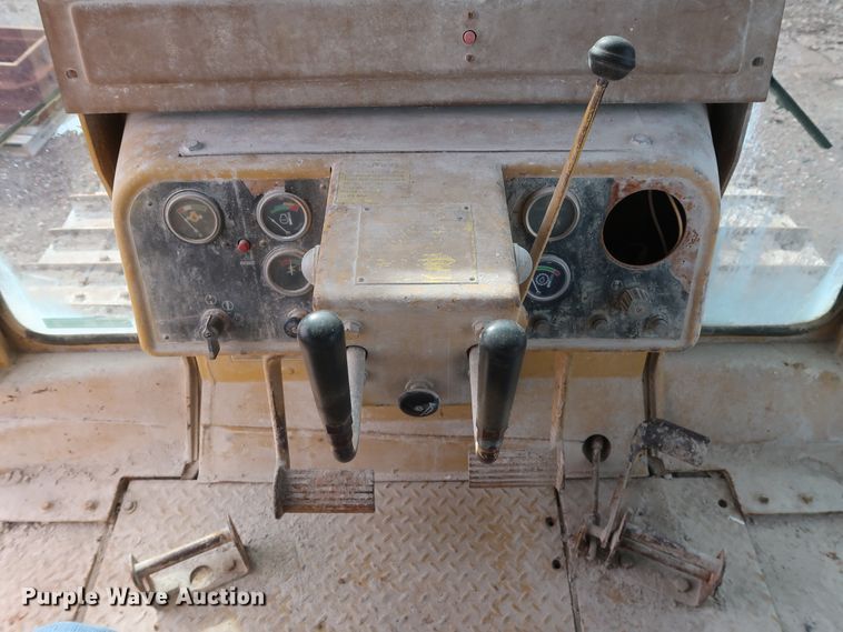 image for item GD9945 1984 Caterpillar D6D dozer