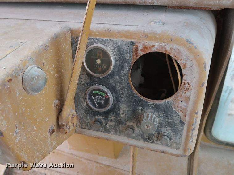 image for item GD9945 1984 Caterpillar D6D dozer