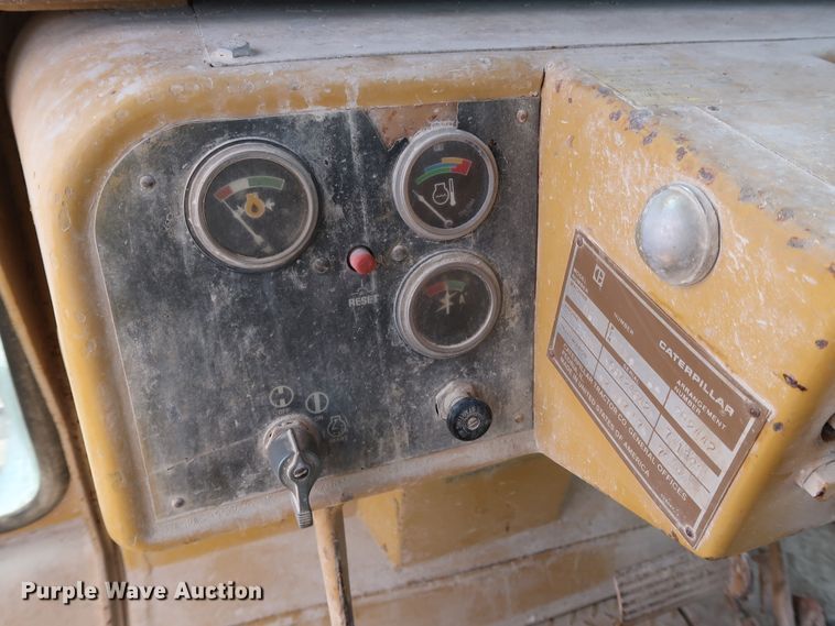 image for item GD9945 1984 Caterpillar D6D dozer