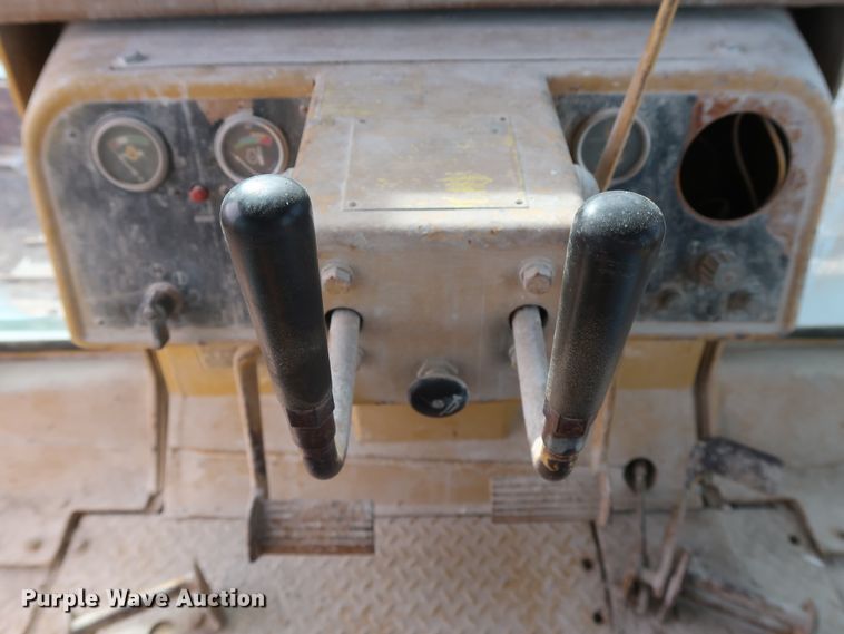 image for item GD9945 1984 Caterpillar D6D dozer