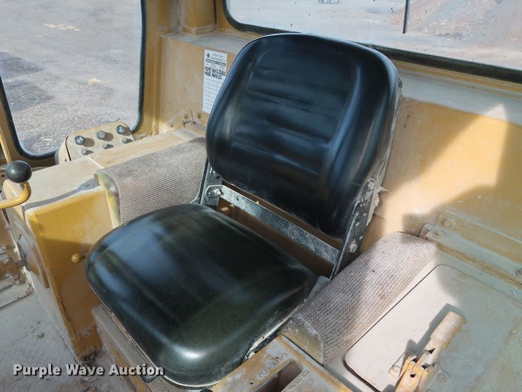 image for item GD9945 1984 Caterpillar D6D dozer