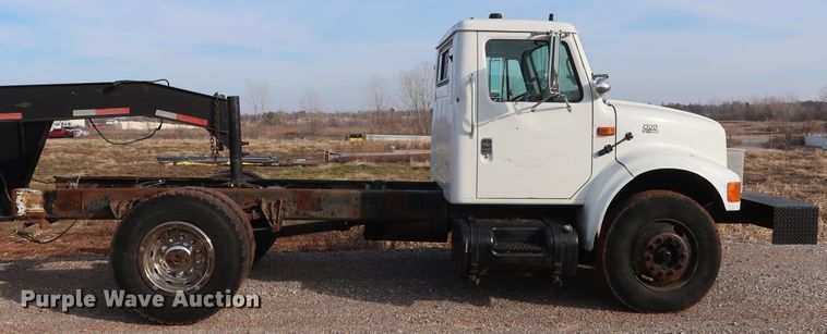 image for item GD9958 2001 International 4700 truck cab and chassis