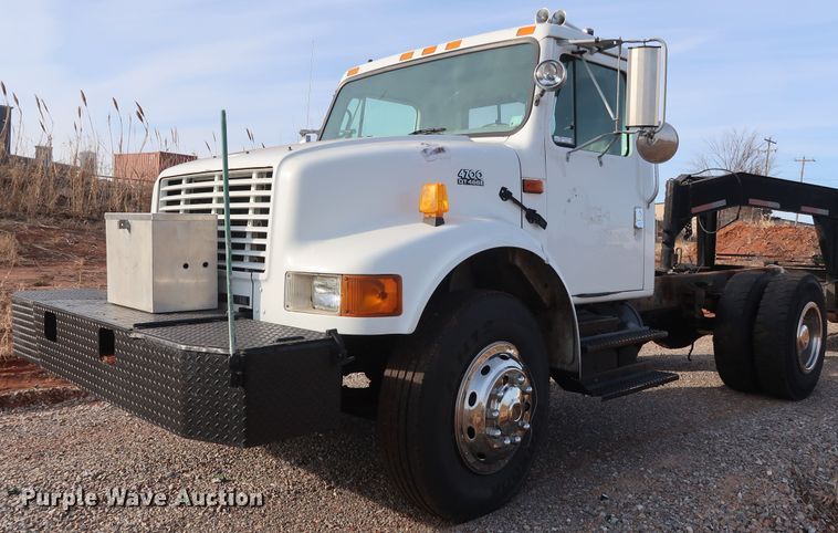 image for item GD9958 2001 International 4700 truck cab and chassis