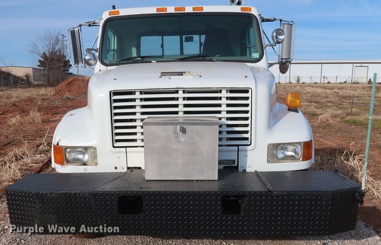 image for item GD9958 2001 International 4700 truck cab and chassis