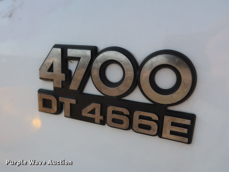 image for item GD9958 2001 International 4700 truck cab and chassis