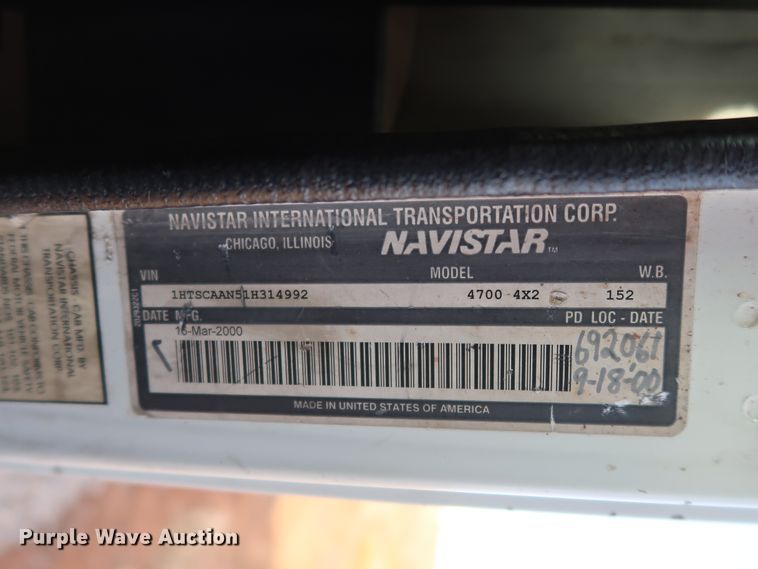 image for item GD9958 2001 International 4700 truck cab and chassis