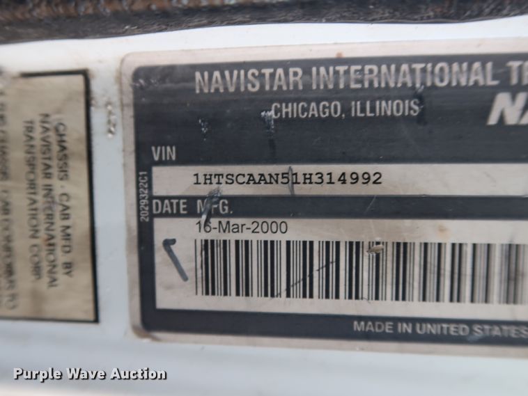 image for item GD9958 2001 International 4700 truck cab and chassis