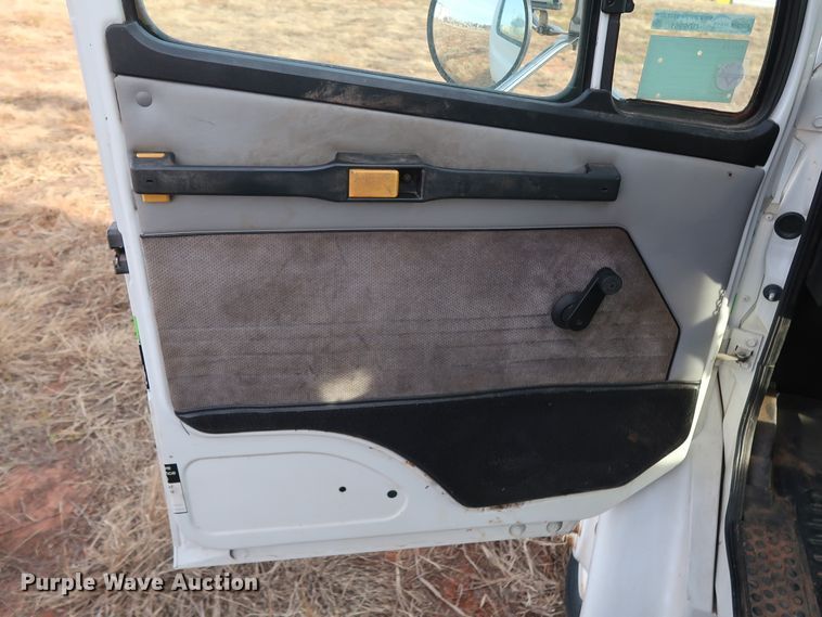 image for item GD9961 2002 Freightliner FL80 crane truck