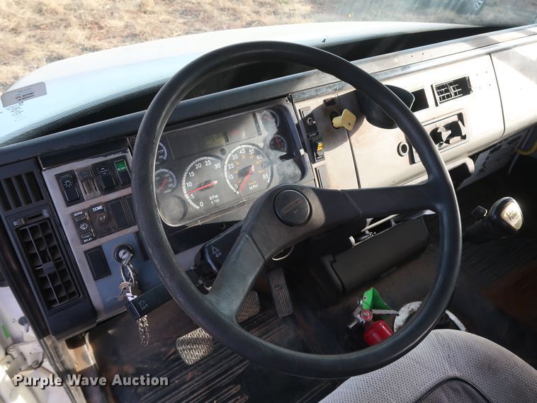 image for item GD9961 2002 Freightliner FL80 crane truck