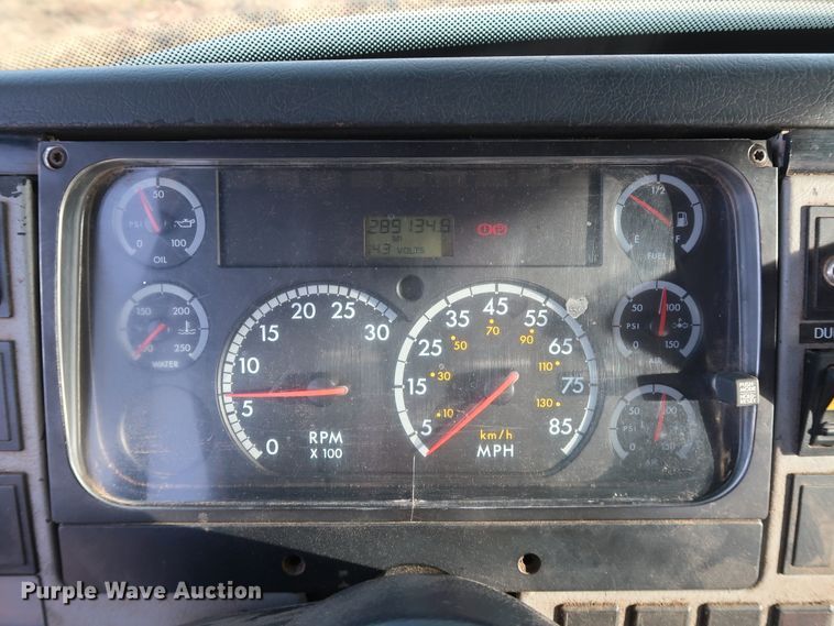 image for item GD9961 2002 Freightliner FL80 crane truck