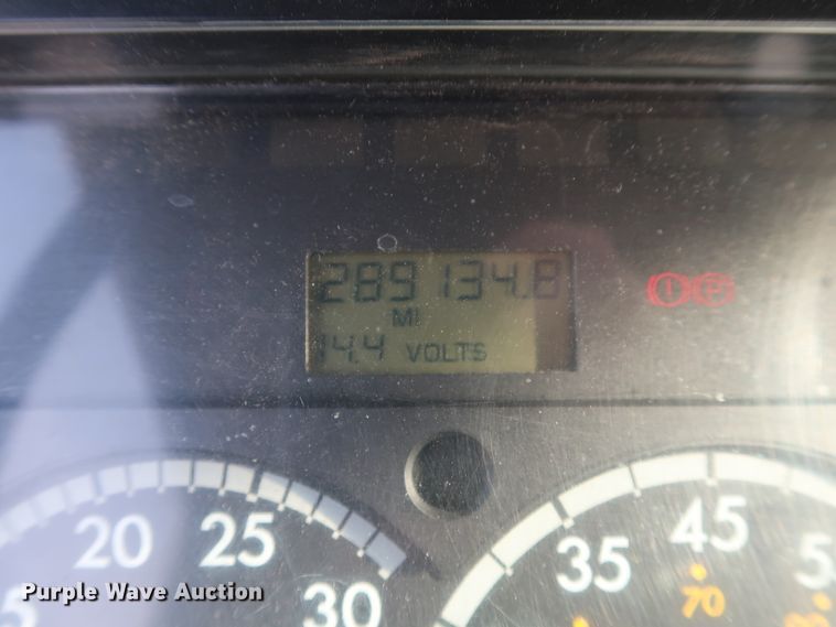 image for item GD9961 2002 Freightliner FL80 crane truck