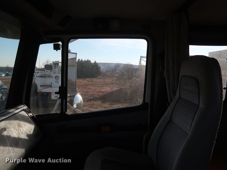 image for item GD9961 2002 Freightliner FL80 crane truck