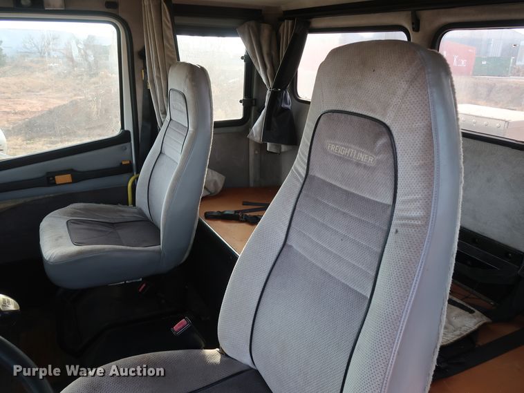 image for item GD9961 2002 Freightliner FL80 crane truck