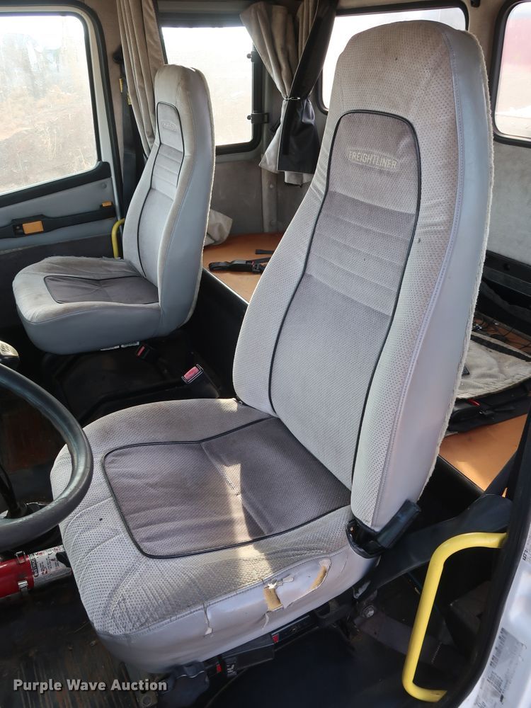 image for item GD9961 2002 Freightliner FL80 crane truck