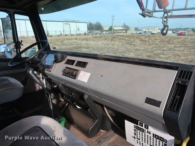 image for item GD9961 2002 Freightliner FL80 crane truck