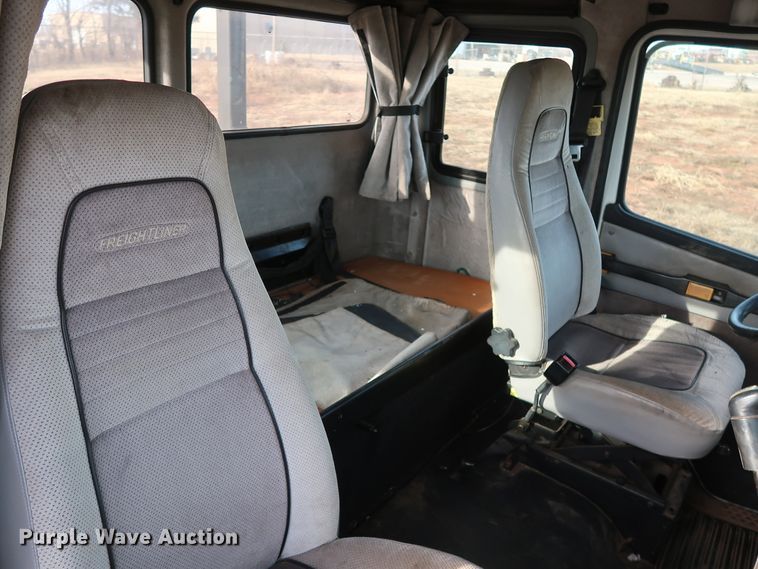 image for item GD9961 2002 Freightliner FL80 crane truck