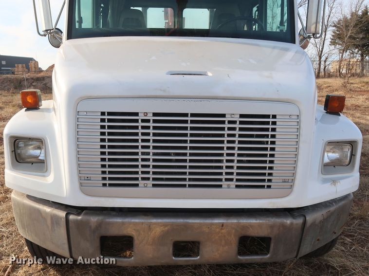 image for item GD9961 2002 Freightliner FL80 crane truck