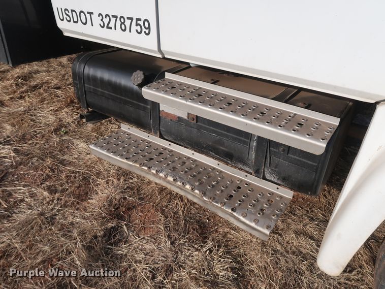 image for item GD9961 2002 Freightliner FL80 crane truck