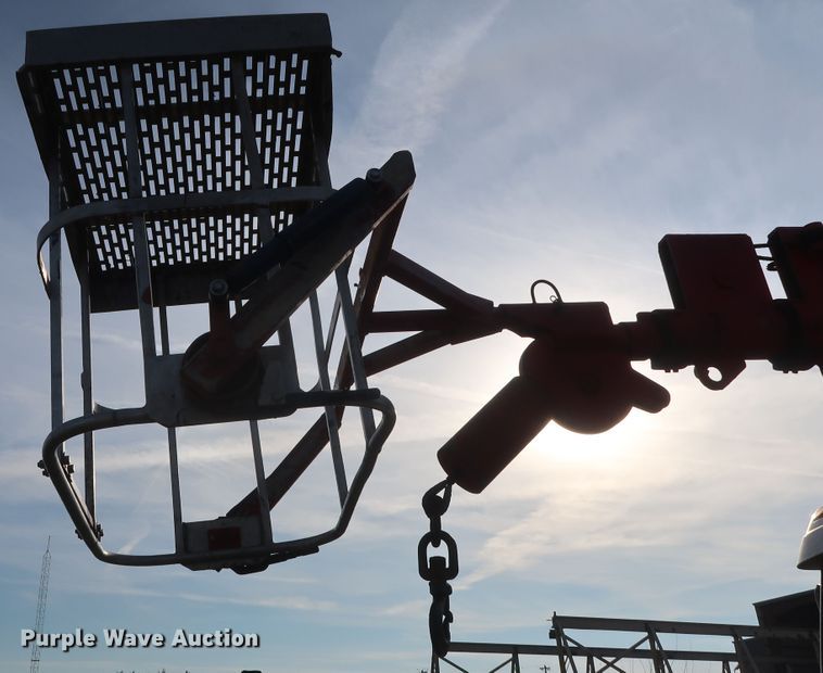 image for item GD9961 2002 Freightliner FL80 crane truck