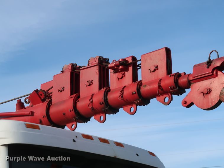 image for item GD9961 2002 Freightliner FL80 crane truck