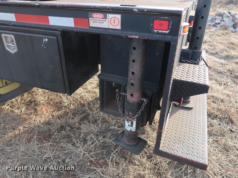 image for item GD9961 2002 Freightliner FL80 crane truck