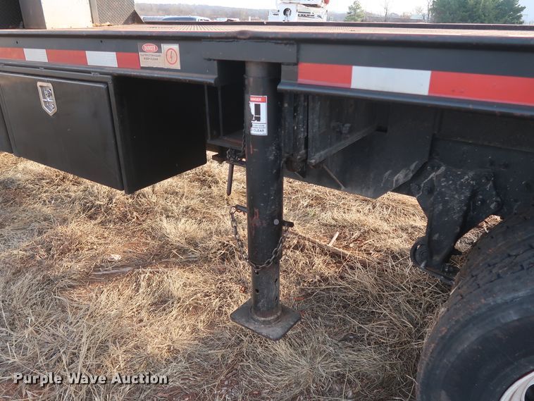 image for item GD9961 2002 Freightliner FL80 crane truck