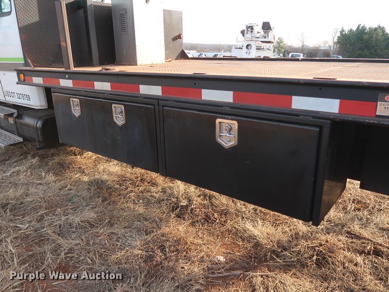 image for item GD9961 2002 Freightliner FL80 crane truck