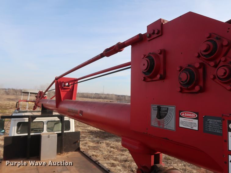 image for item GD9961 2002 Freightliner FL80 crane truck