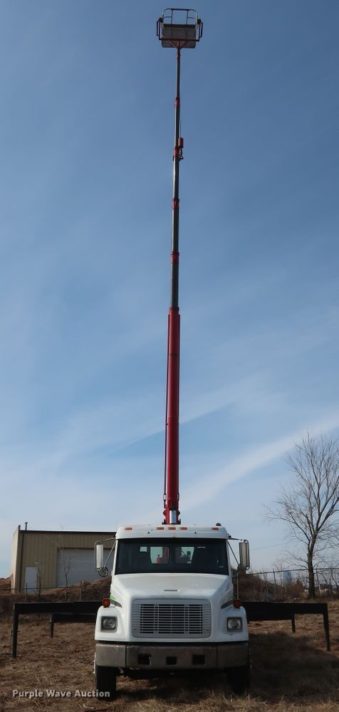 image for item GD9961 2002 Freightliner FL80 crane truck