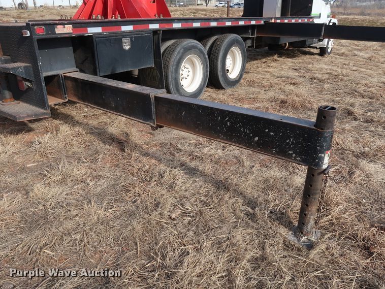 image for item GD9961 2002 Freightliner FL80 crane truck